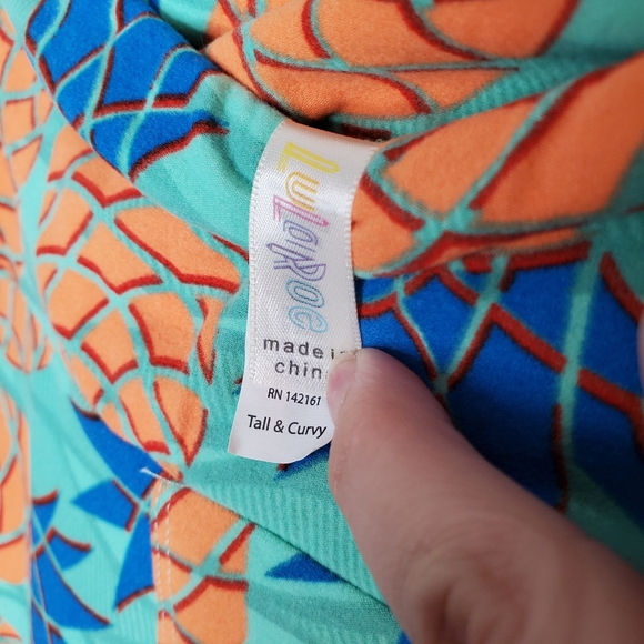 15) LULAROE *HTF* Super Soft Pineapple 🍍 Sz. Tall & Curvy 💜 - Picture 3 of 3